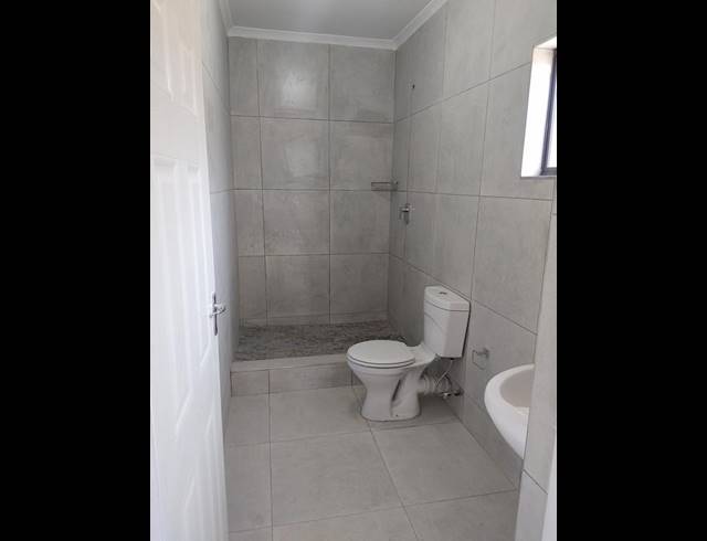 2 BEDROOM PROPERTY TO RENT IN NEWLANDS WEST